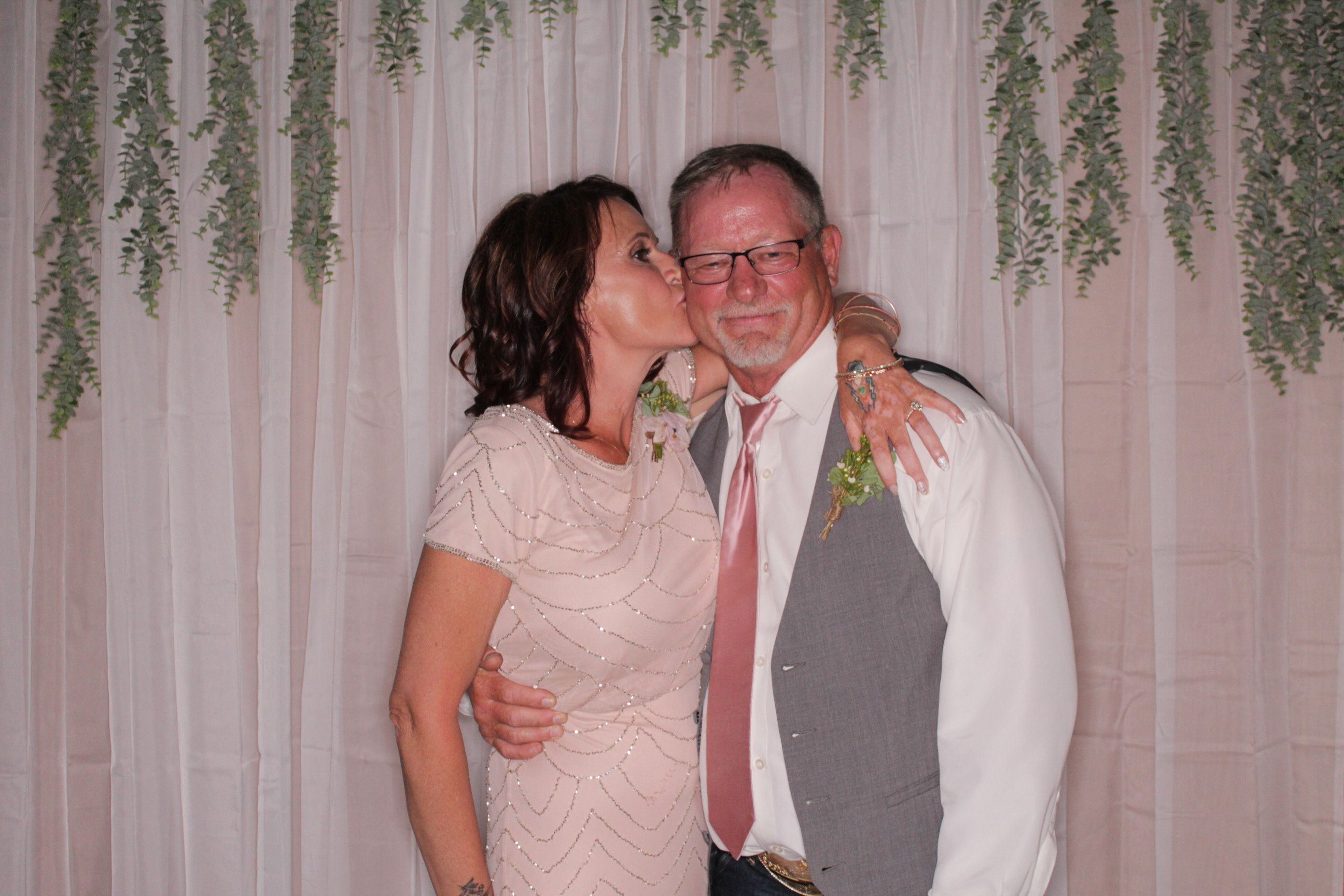 Carson and Harlie's Wedding | View more photos from the event at gallery.photoboothbillings.com/u/PhotoBoothBillings/Carson-and-Harlies-Wedding